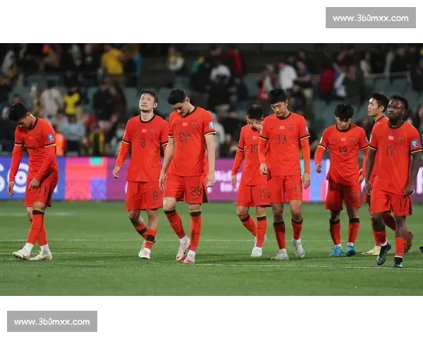 中国球迷太难了！国足无缘世界杯，只能在家看球为别人加油