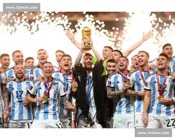 历史性一刻!梅西圆梦世界杯,金靴与大力神杯双丰收! 历史性一刻!梅西圆梦世界杯,金靴与大力神杯双丰收!